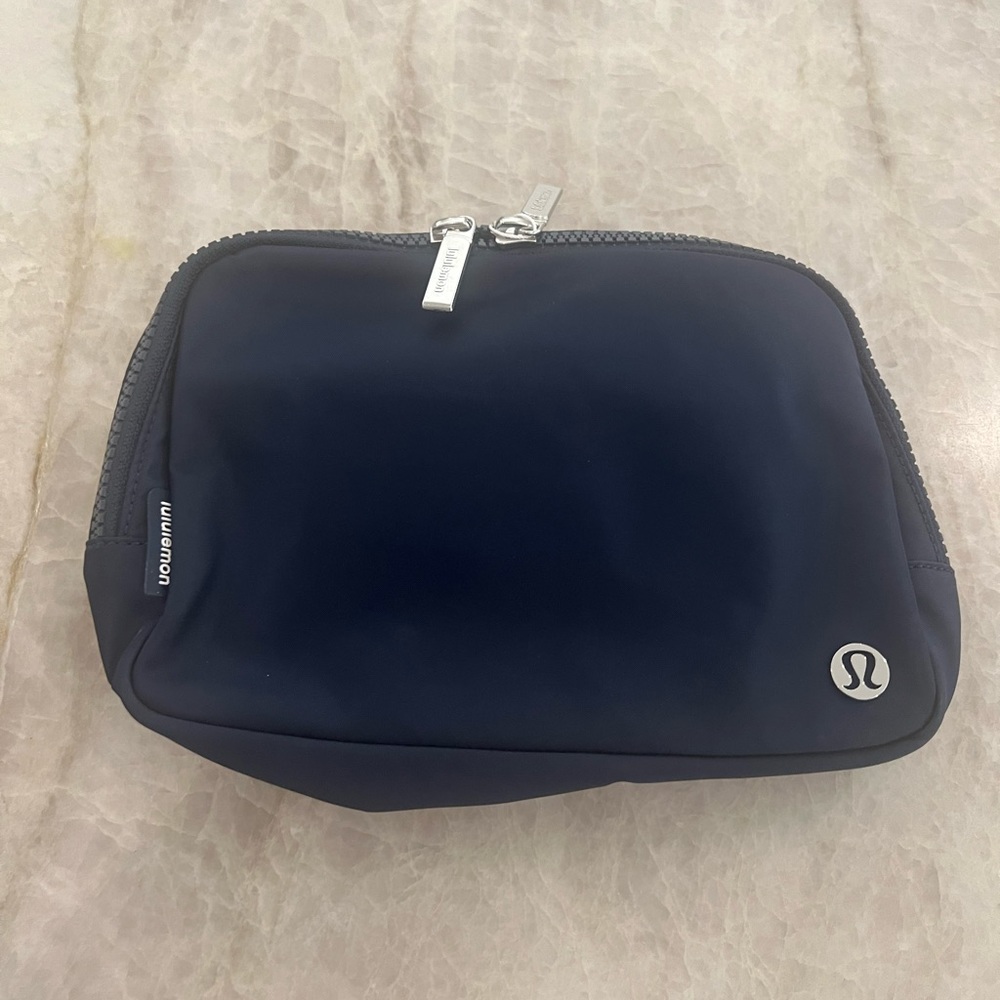 Lululemon Everywhere Belt Bag Large